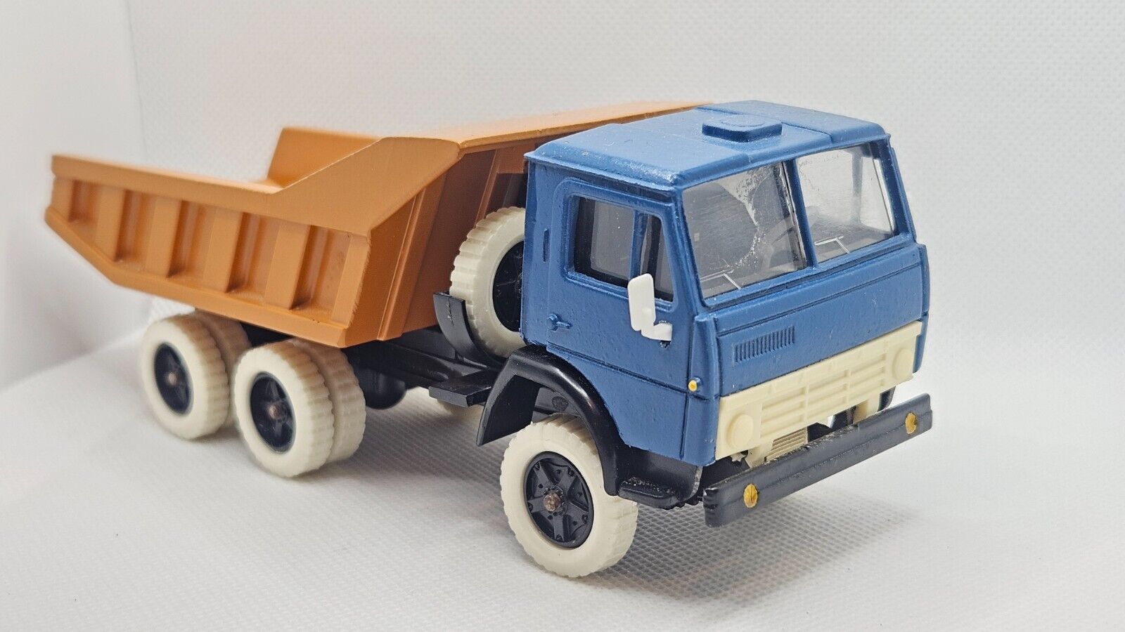 KAMAZ 5511 USSR 1:43 1/43 early model with rare white tires