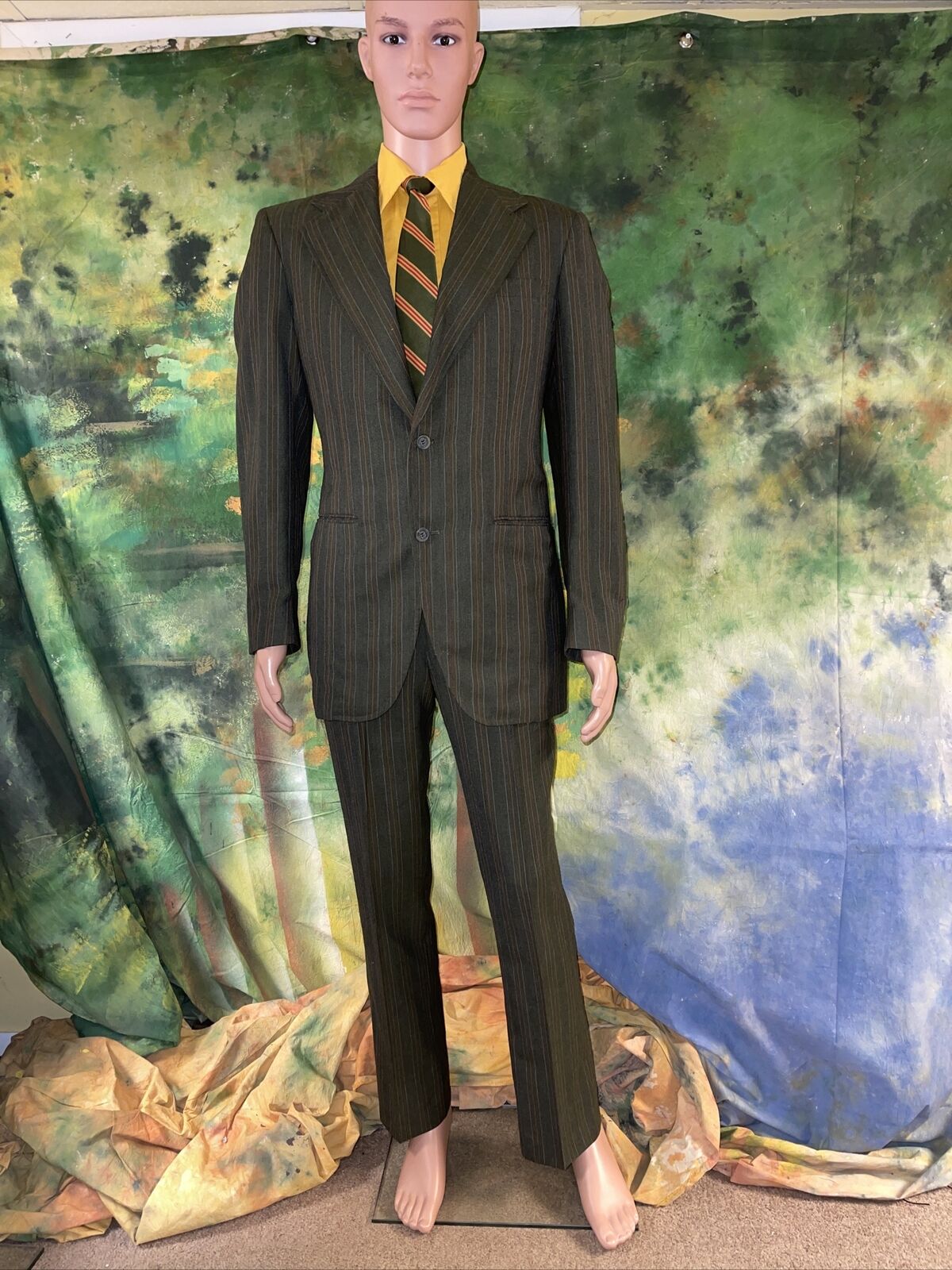 Vintage late 1960s early 70s Green pinstripe slim fit 2 Piece suit 40 31.5X31.5