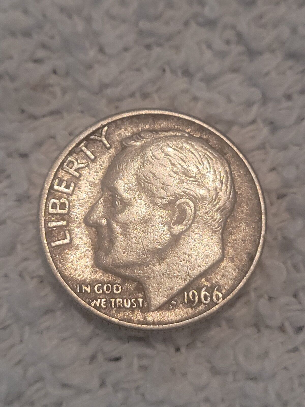 Vintage 1966 No Mint Mark (P) Misaligned Off Center Dime 10 Cents Error