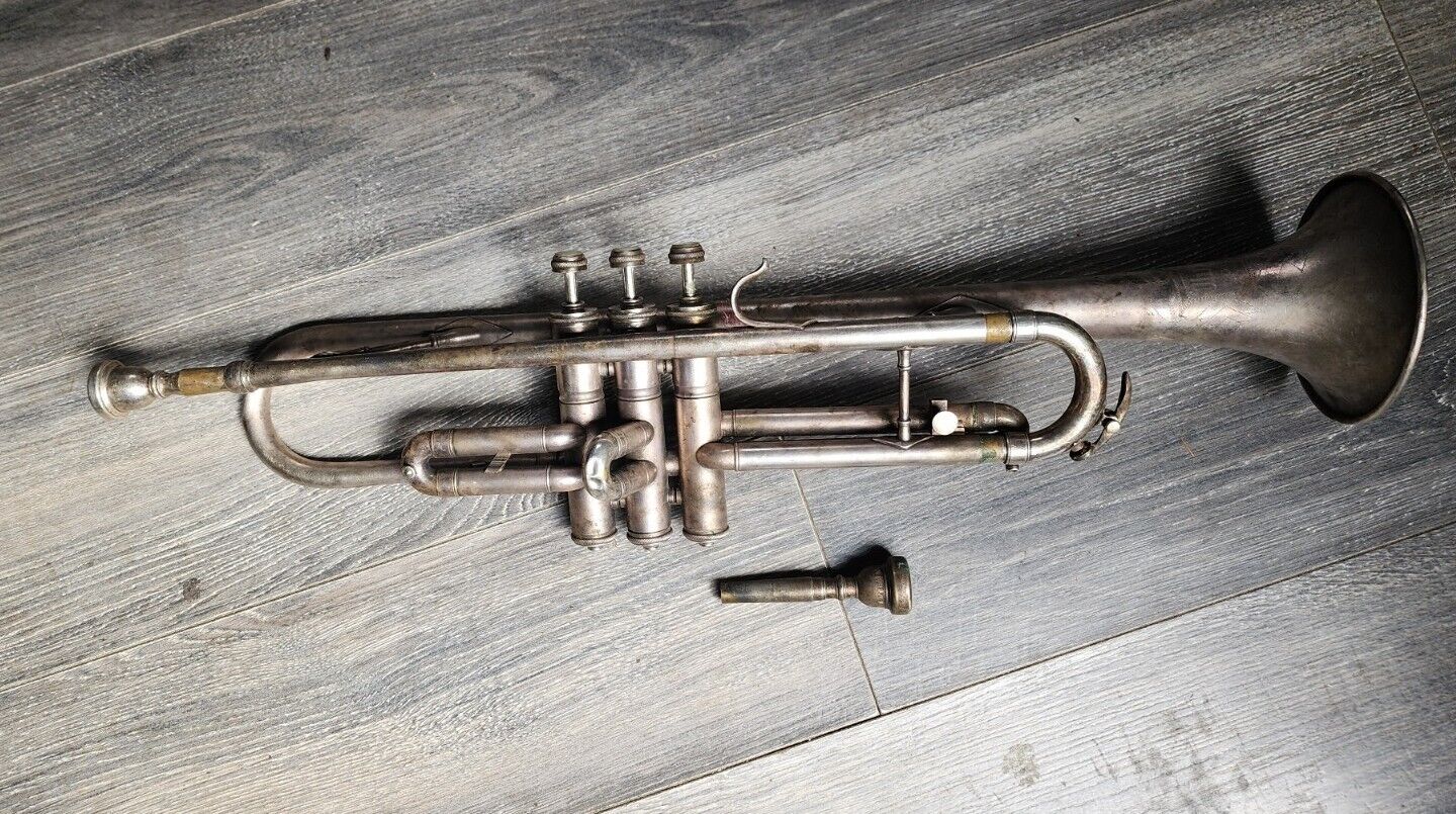 Antique Trumpet Windsor  Elkhart Ind. #R9843 + Vincent Bach 10 1/2C Mouthpiece