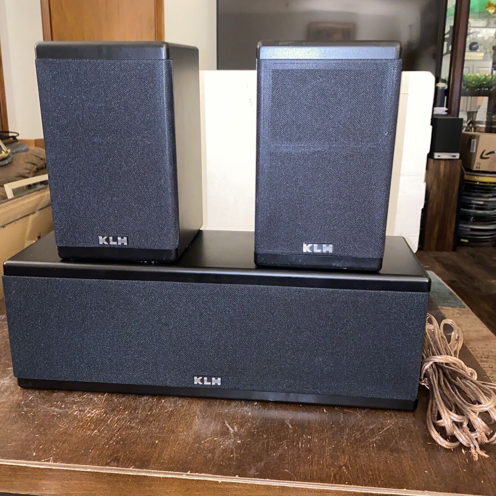 KLH 9900 Satellite Surround Sound Speakers(2)& Center Speaker(1) Works Great