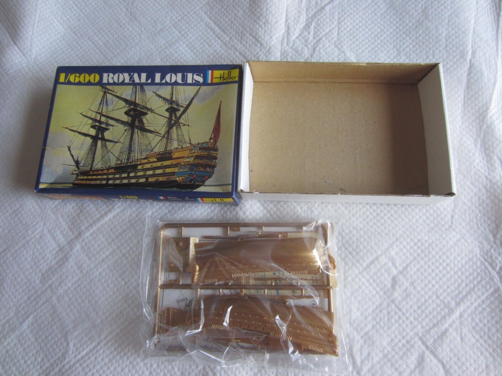 Heller No. 012 Royal Louis 1/600 Scale Model Kit