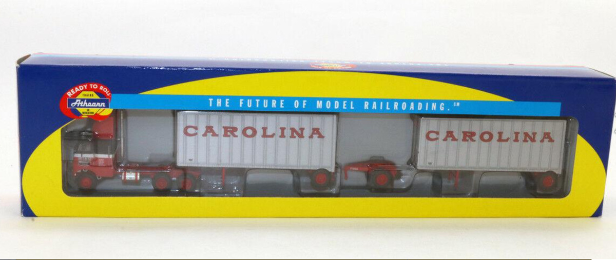 Athearn 91132 HO Carolina Freight Carriers Freightliner W/Two 28\' Wedge Trailers