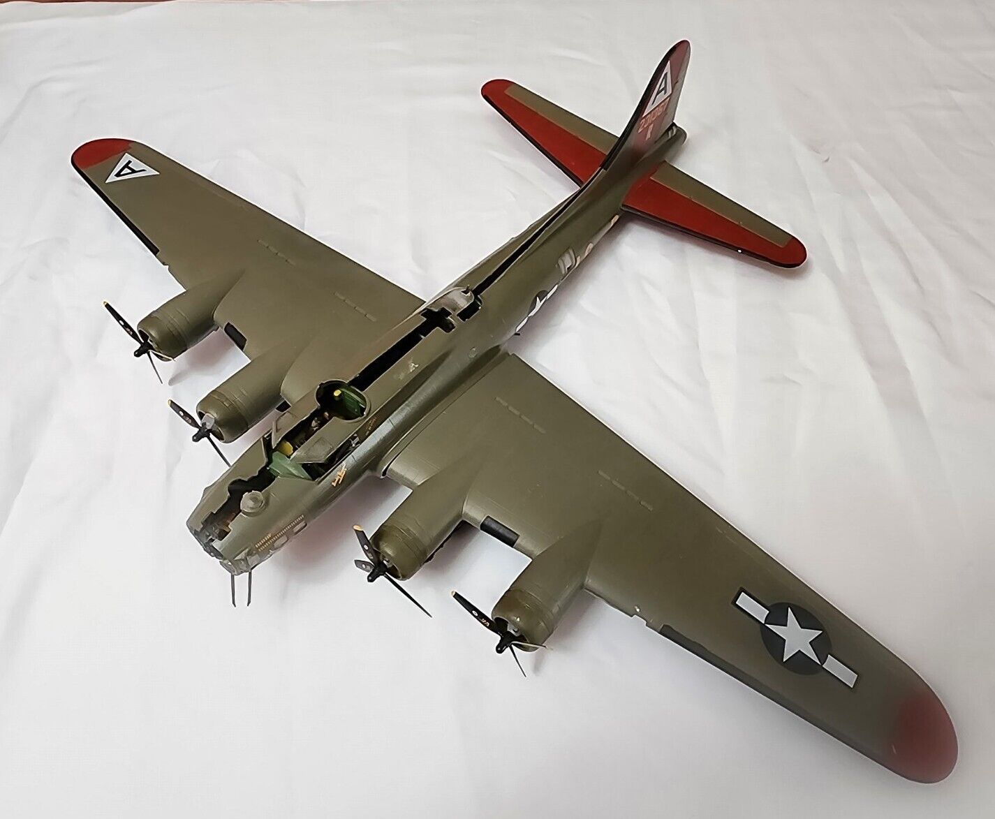 Monogram 1/48 Scale WW II B-17 Flying Fortress - Built, Great for Diorama - READ