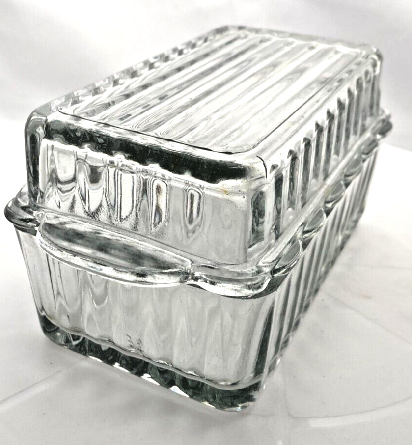 VINTAGE CLEAR GLASS RIBBED LIDDED BUTTER DISH 7\