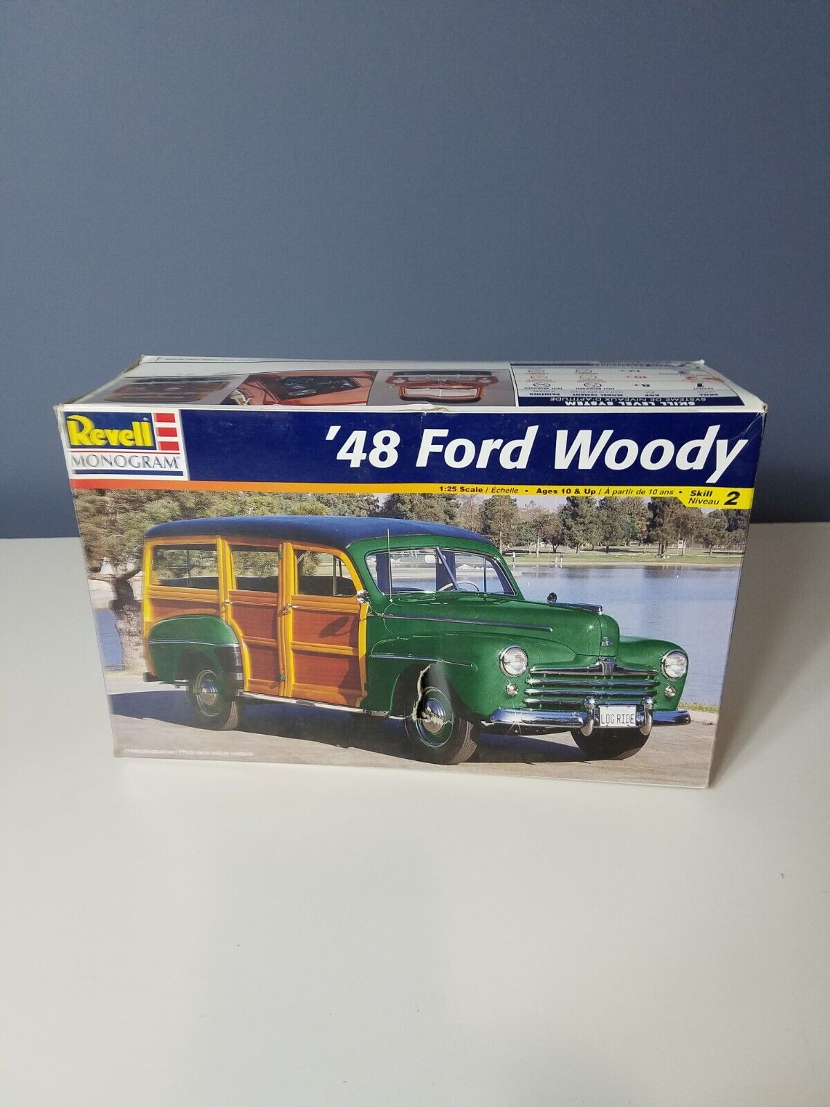 Revell 1948 Ford woody model kit 85-2540