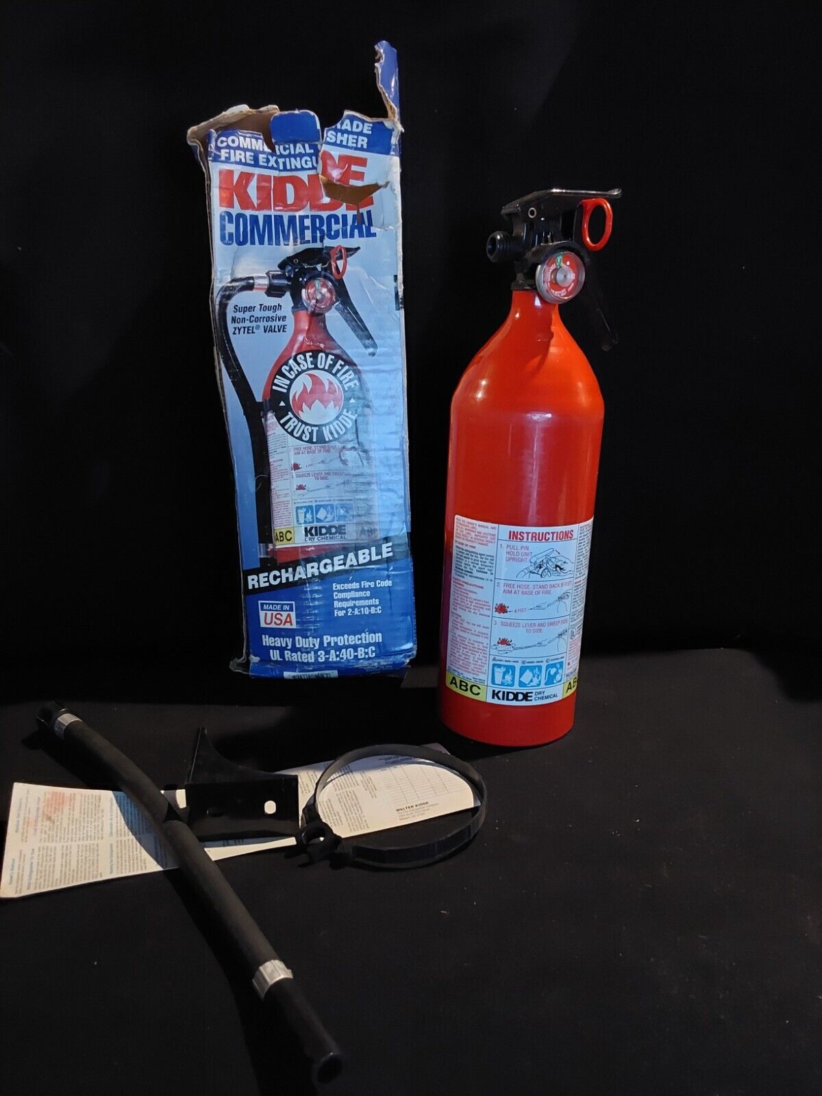 KIDDE Commercial Fire Extinguisher Rechargeable 5 LBS RATED 3-A:40-B:C
