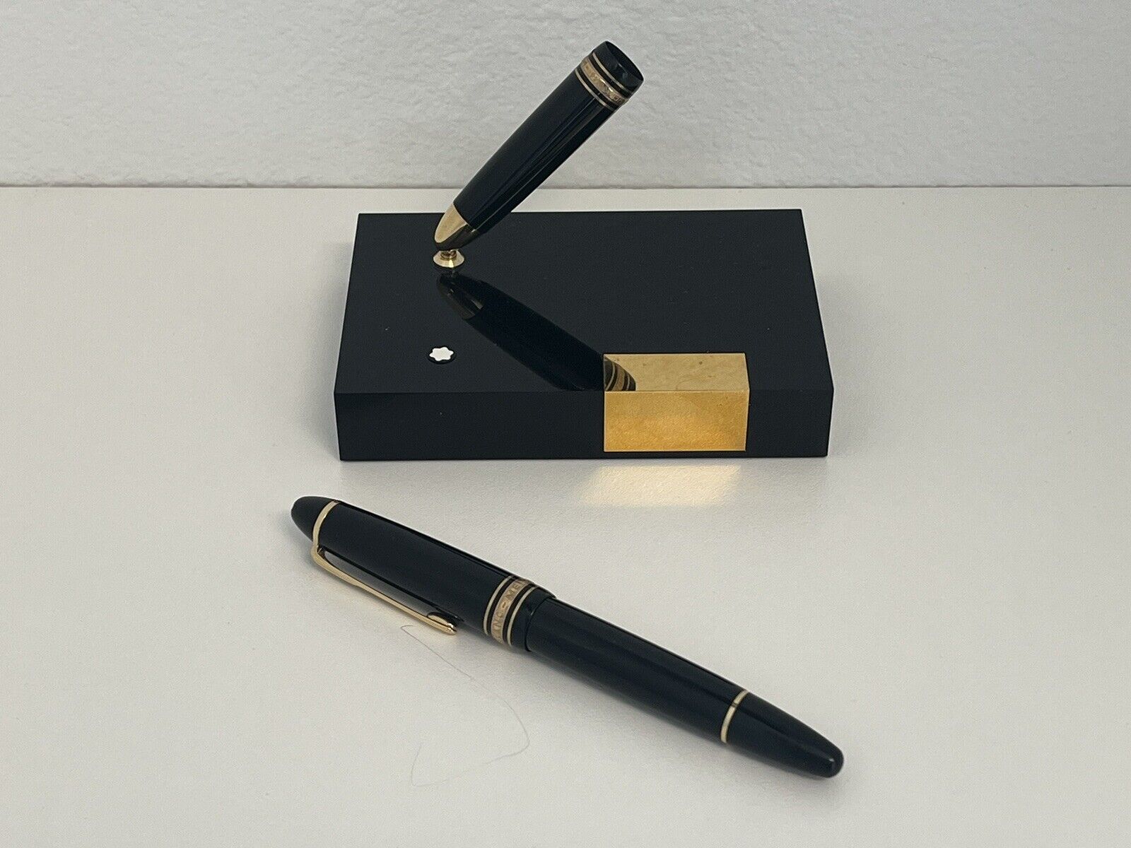 Vintage Montblanc Meisterstuck 146 100% Authentic 14kt Gold Pen & Holder