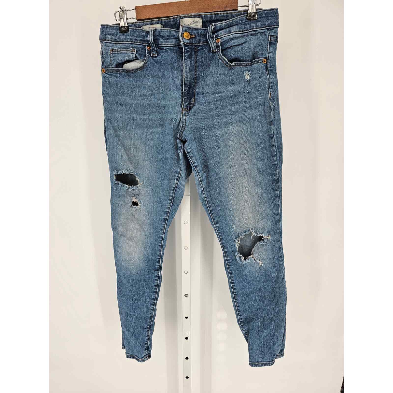 Universal Thread Womens Sz 12 (31) High Rise Skinny Blue Jeans Distressed