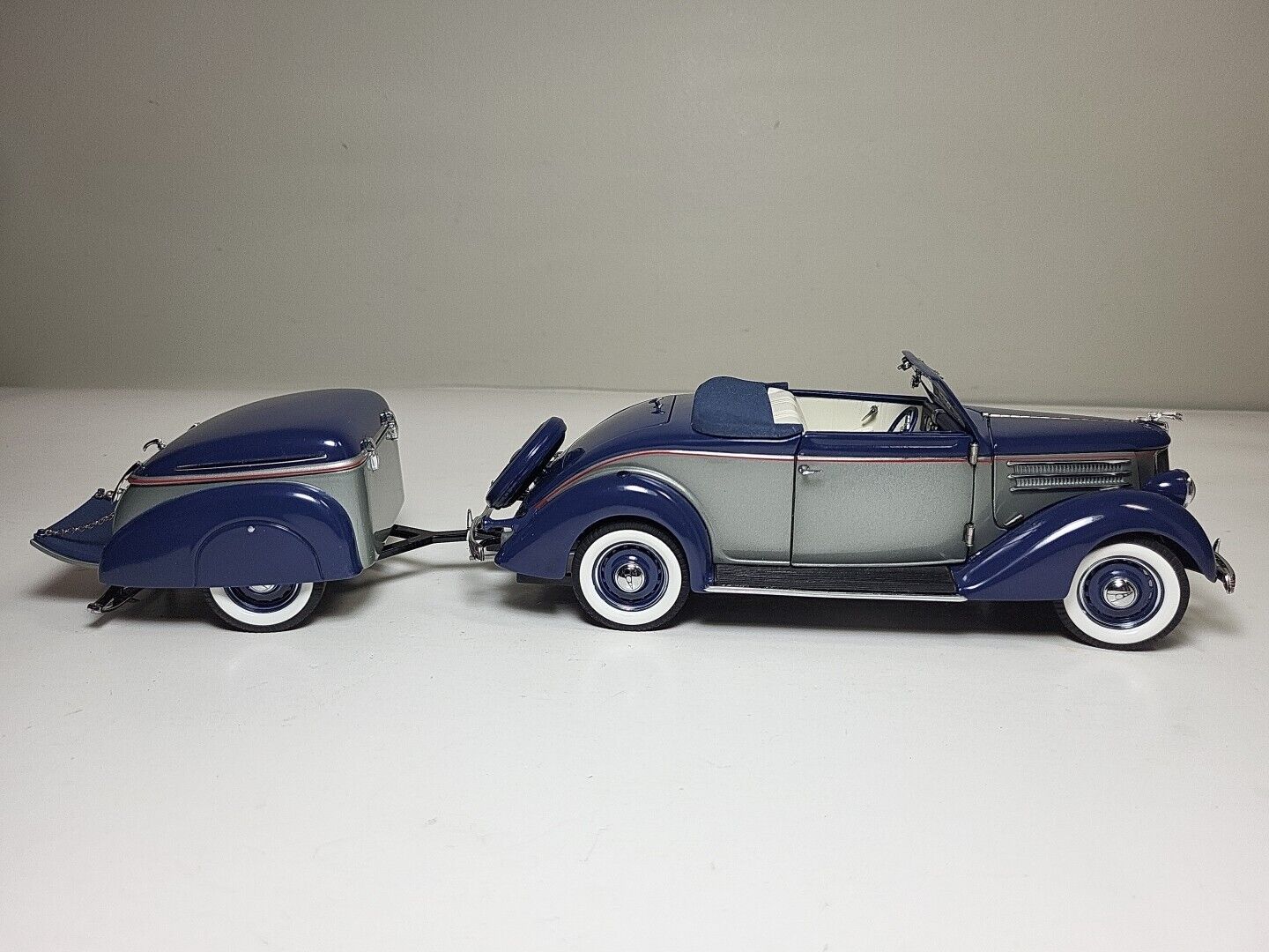 Franklin Mint 1936 Ford Cabriolet with Trailer Limited Edition /1500 1/24 Scale