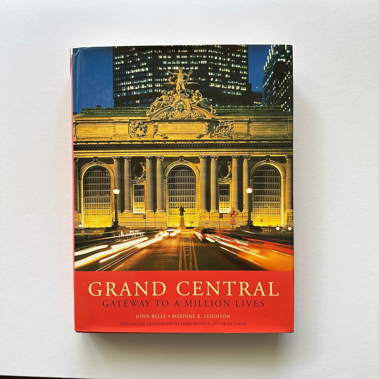 Grand Central: Gateway to a Million Lives by John Belle & Maxinne R. Leighton R