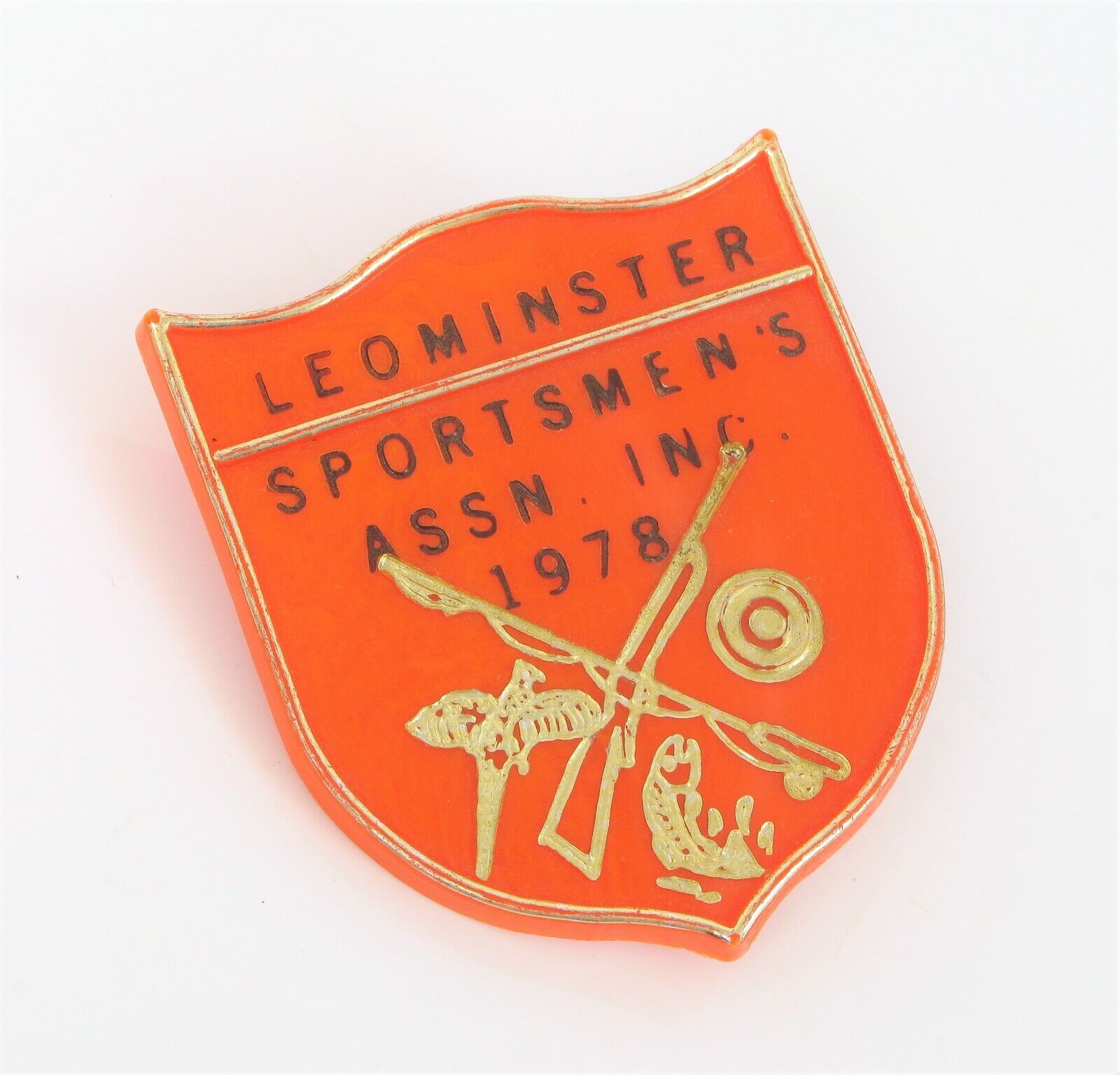 VINTAGE 1978 LEOMINSTER SPORTSMEN\'S ASSN INC HUNTING FISHING CLUB ORANGE PIN 