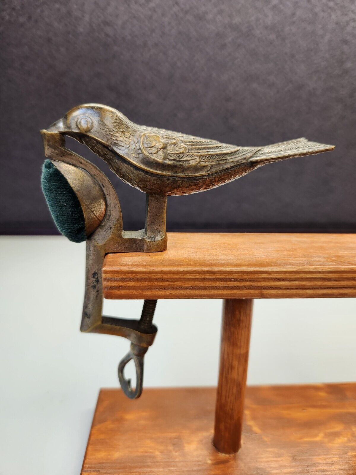 RARE ANTIQUE A. GEROULD & CO., PATENT SEWING BIRD TABLE CLAMP Teal Pincushion