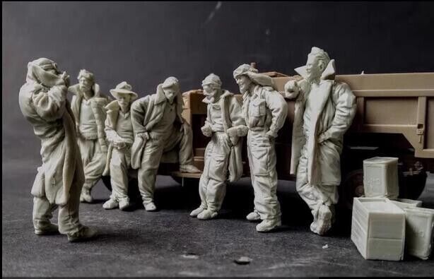 unpainted unassembled1/35 Resin Crew Lybia 7 figures &stowage set  kit