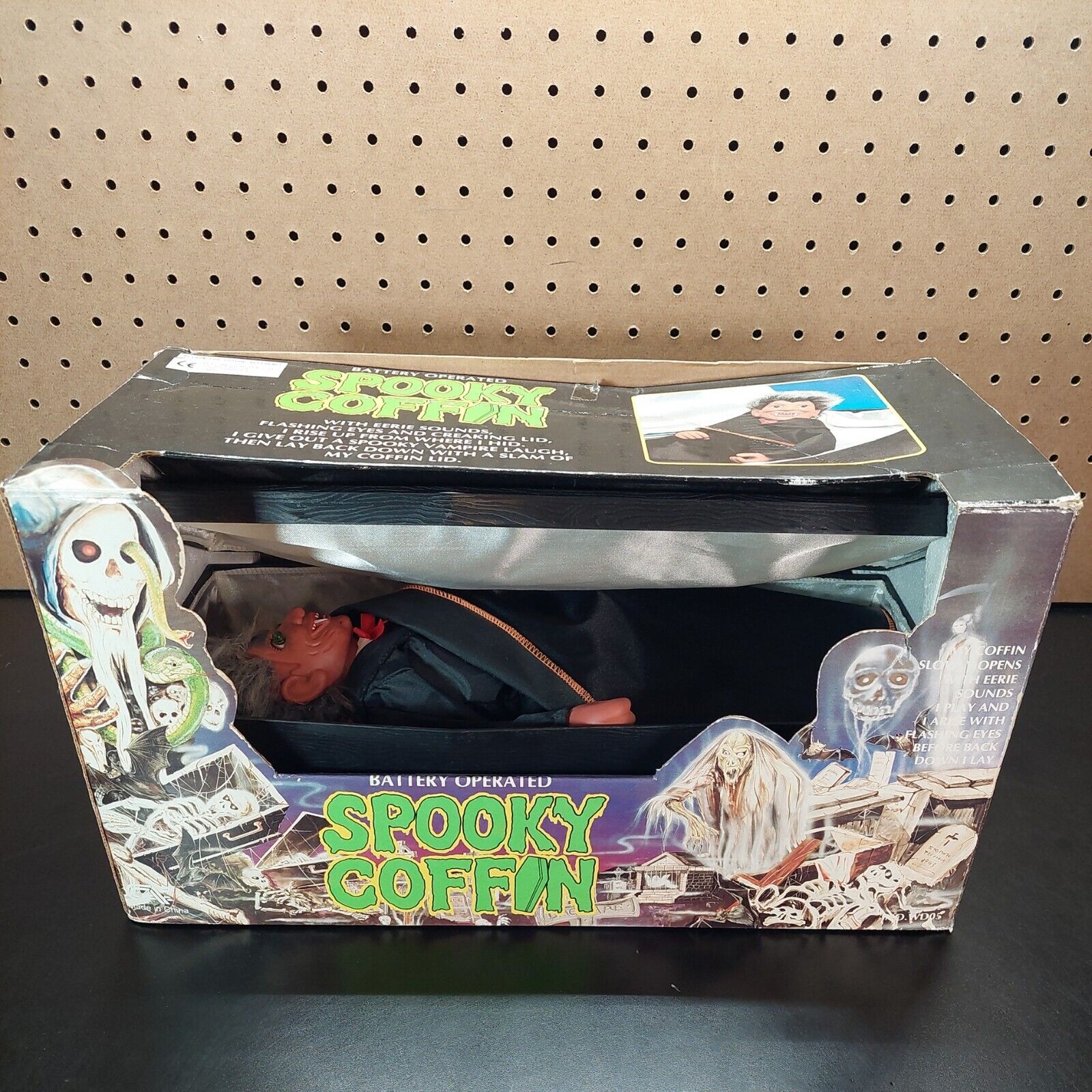 Spooky Coffin 1993 NO. WD05 EERIE SOUNDS & FLASHING EYES Vintage 
