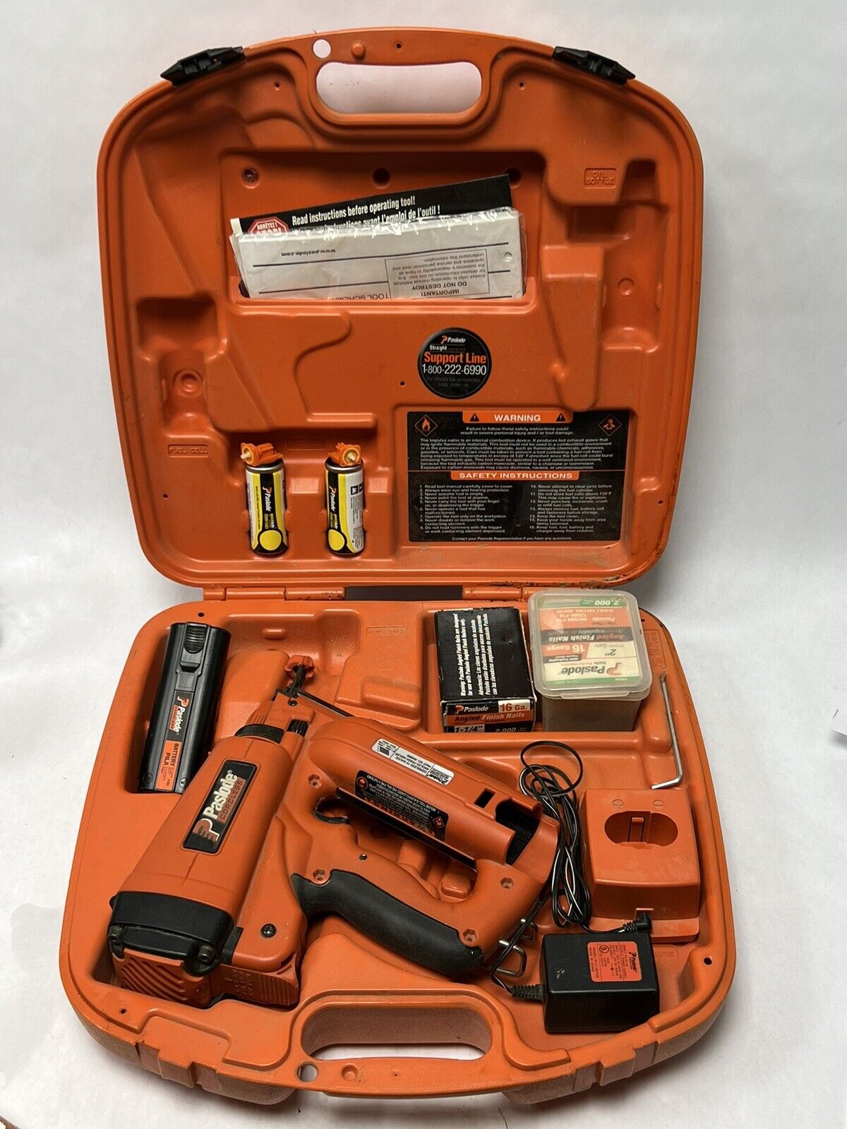 Paslode Cordless Compressed Gas Nail Finisher 900600 w/ Batteries & Case