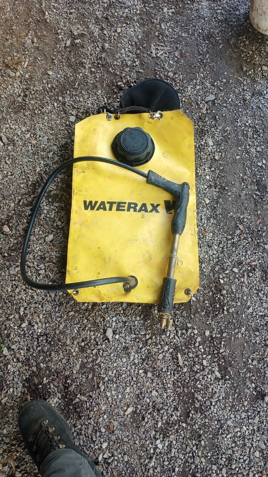Waterax backpack fire pump