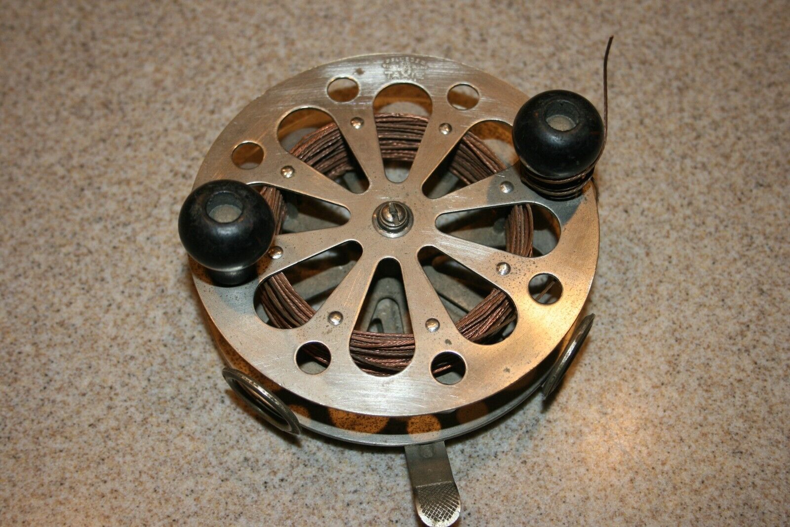 Vintage fishing PFLUEGER TAXIE REEL Bulldog trademark 3128 double eye rings