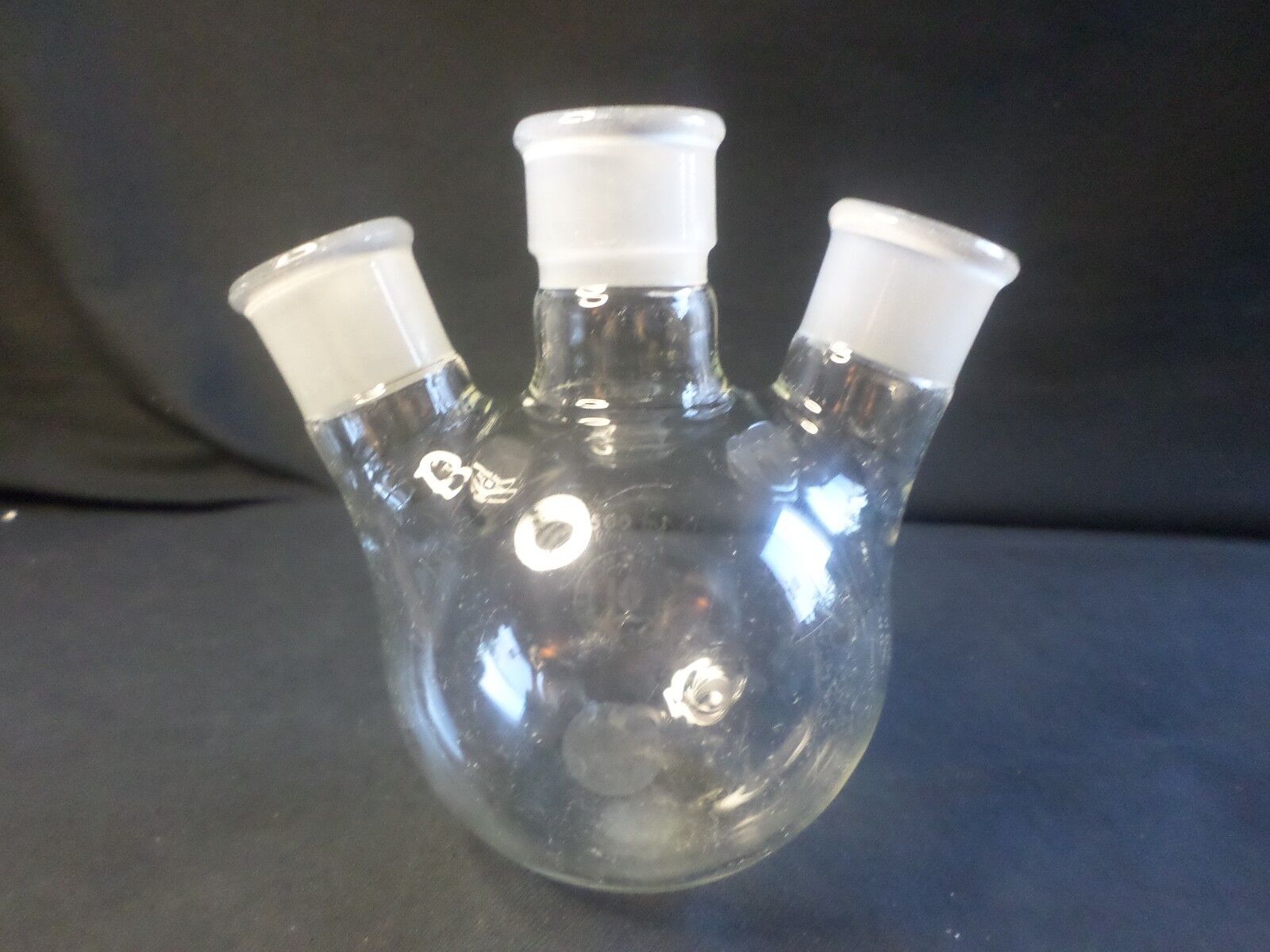 Lab Glass 29/26 Joints Angled 3-Neck 500mL Round Bottom Flask