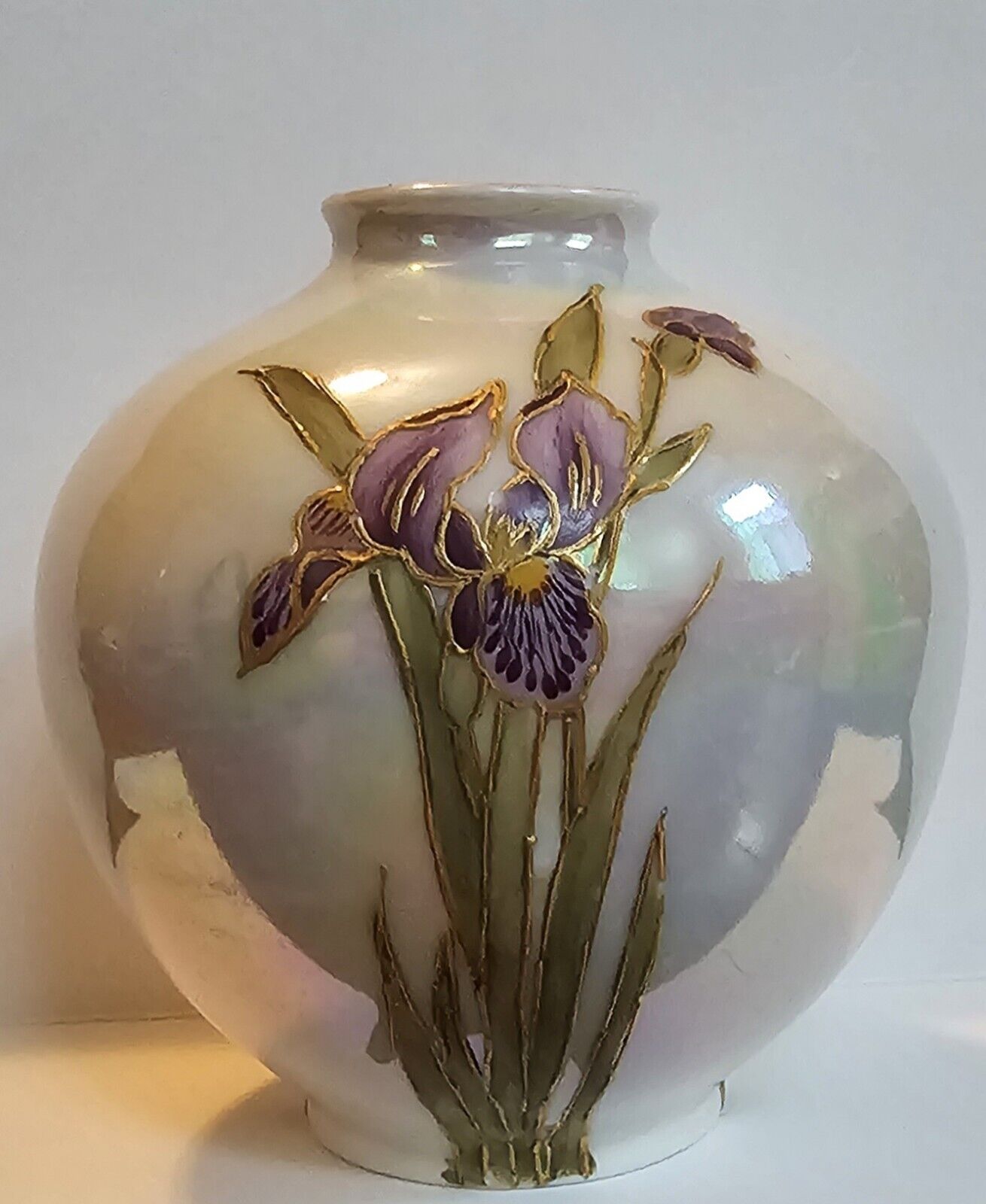 Antique Schutz-Marke Porcelain Purple Iris Floral Vase Iridescent background