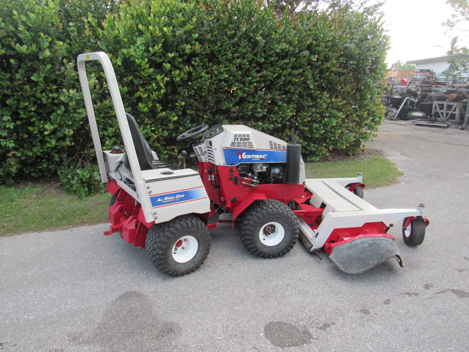 VENTRAC 4200 TURBO DIESEL VDX ARTICULATING TRACTOR  31 HP 4WD HYDROSTATIC DRIVE