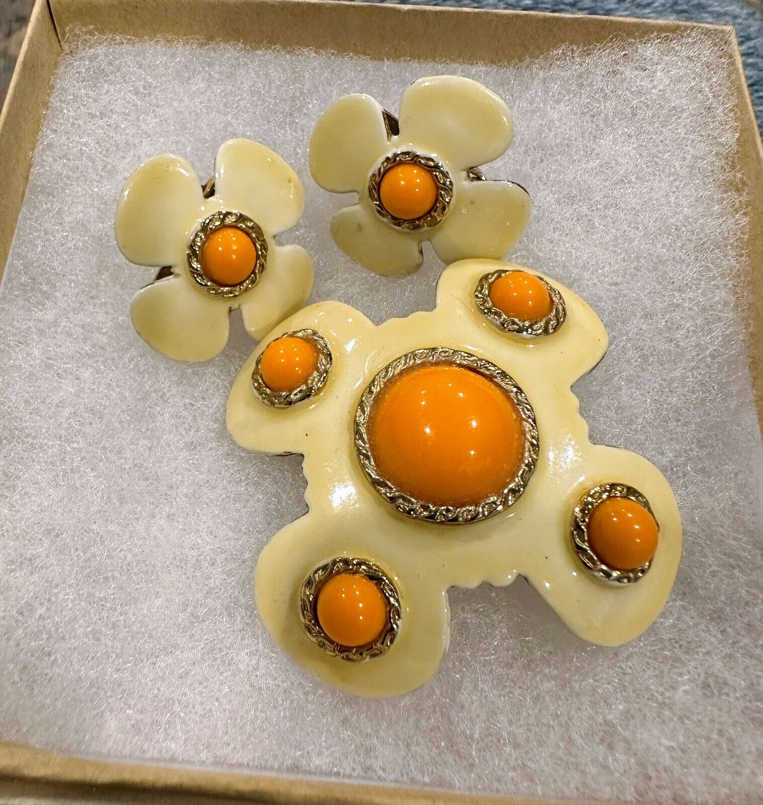 HOBE Brooch & Earrings Yellow  Petals With Cabochon Orange Center Vintage RARE