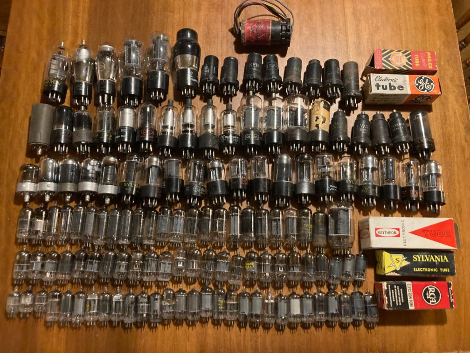 Vintage Mixed Lot Of 136 Antique Large And Small Vacuum Tubes Untested