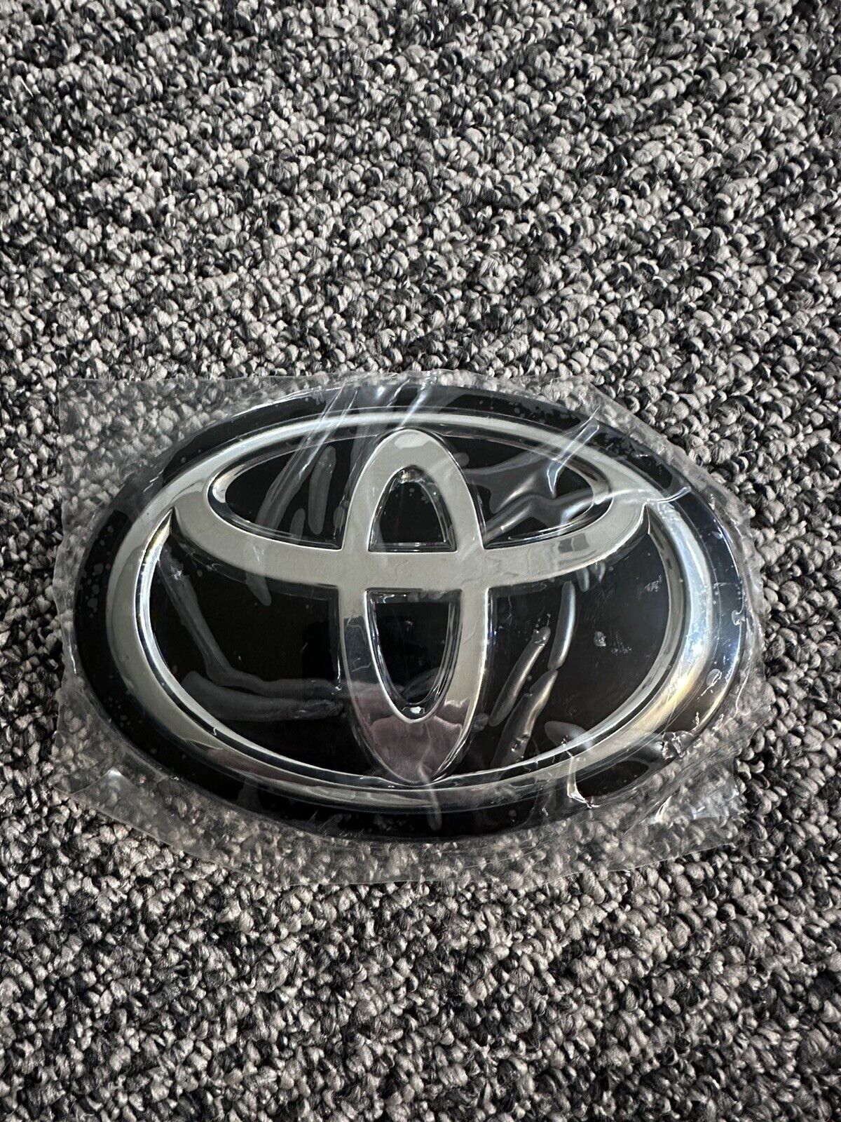 Toyota Corolla Front Grille Emblem Logo Radar 2016, 2017, 2018 53141-42021 ✅