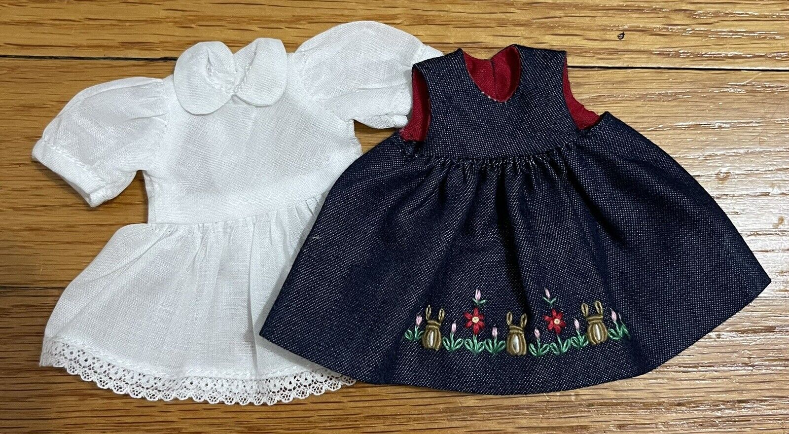 Boneka Embroidered Pinafore + Dress 4 6” Tiny Riley Doll 15cm Please Read Size