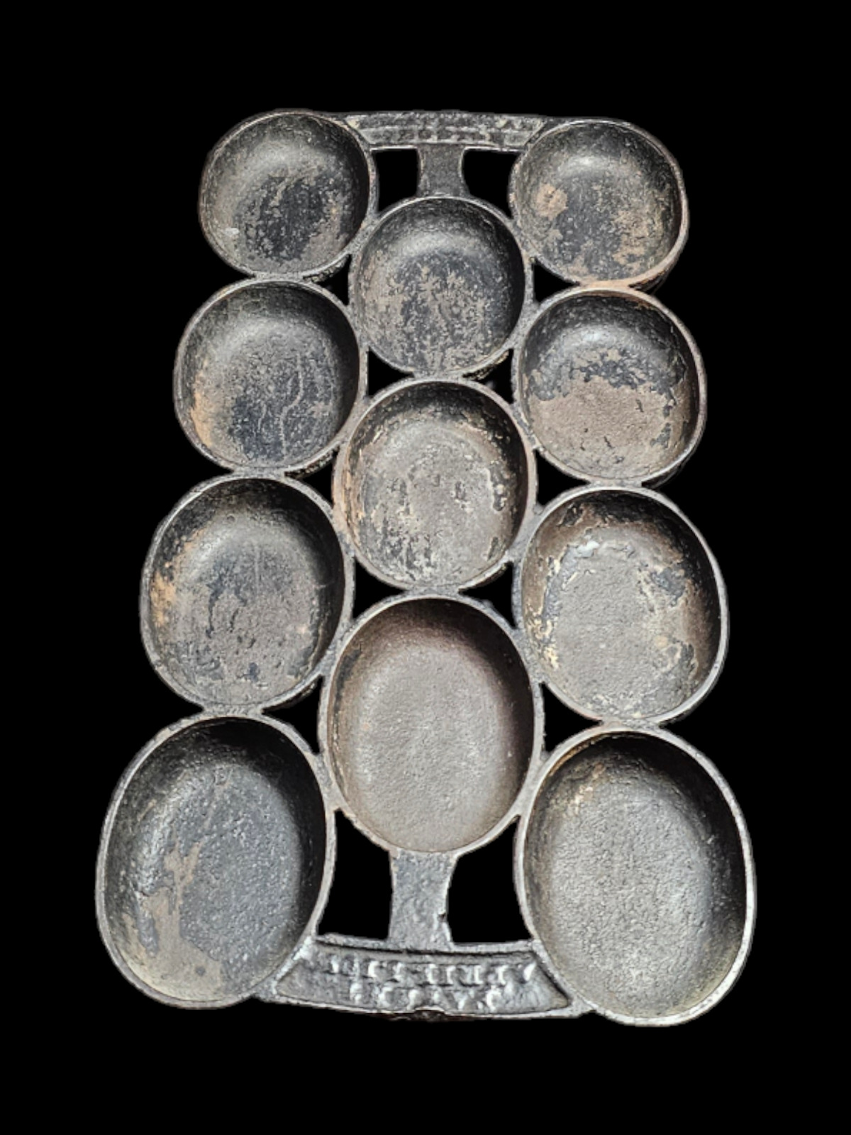 Early 1880s cast iron Muffin mold, Unique number 11 cups dated in cast, Boston