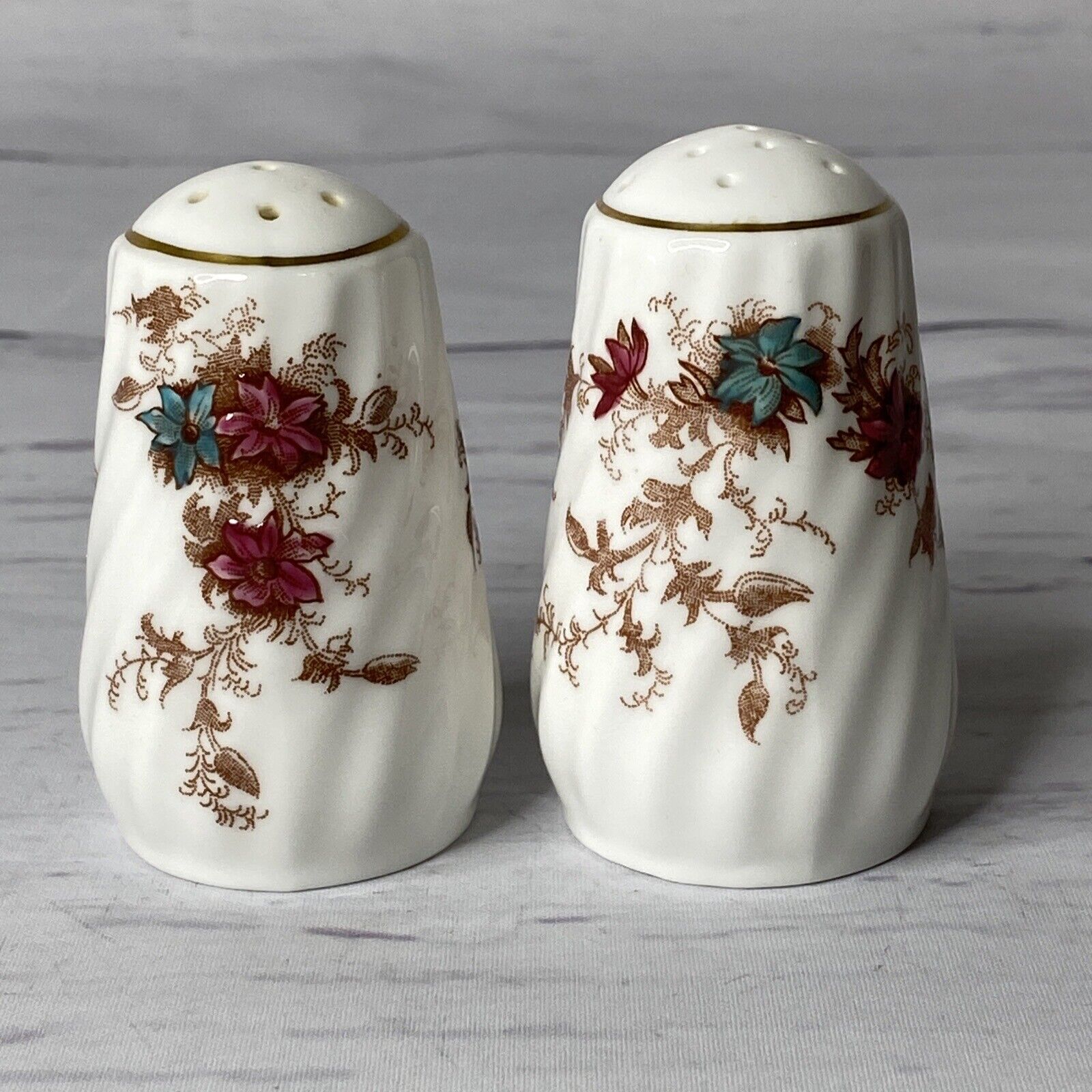 Minton ANCESTRAL Salt and Peppers Shakers Wreath backstamp 3\