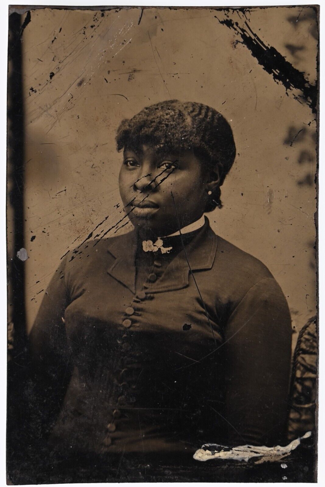 C. 1870s 1/6TH PLATE TINTYPE GORGEOUS YOUNG AFRICAN AMERICAN LADY IN RARE DRESS