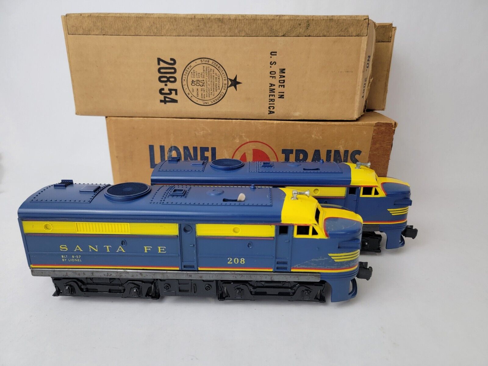 Lionel 208 Santa Fe w/ Original Boxes & Master Carton