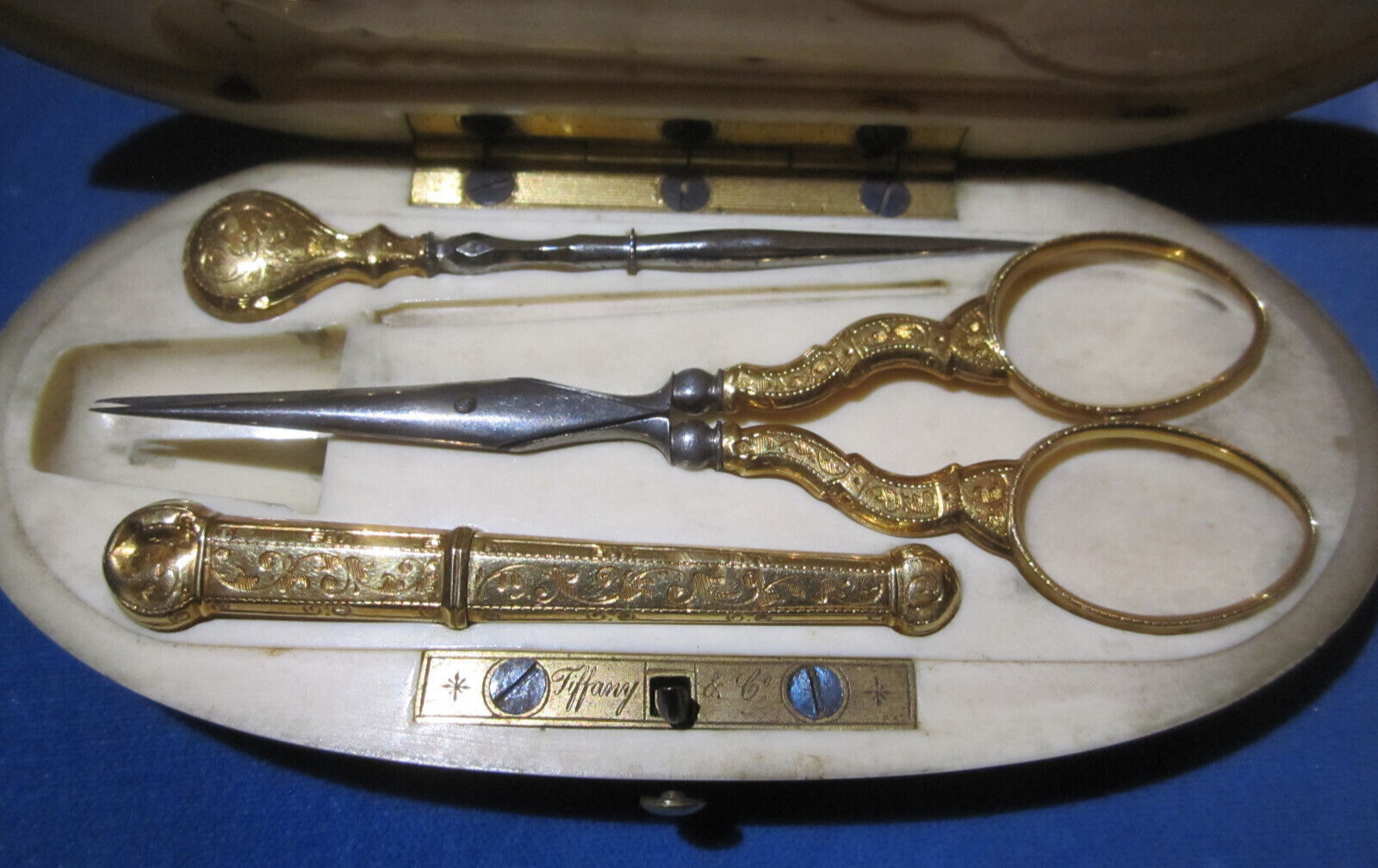 Antique Tiffany & Co necessaire / etui sewing kit, yellow gold w monogram case