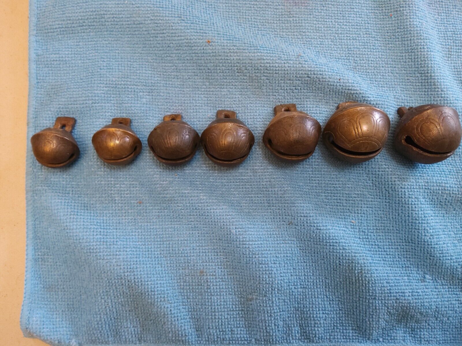 LOT OF 7 ANTIQUE BRASS GRADUATED LOOSE SLEIGH BELLS NO. 1 - NO.5