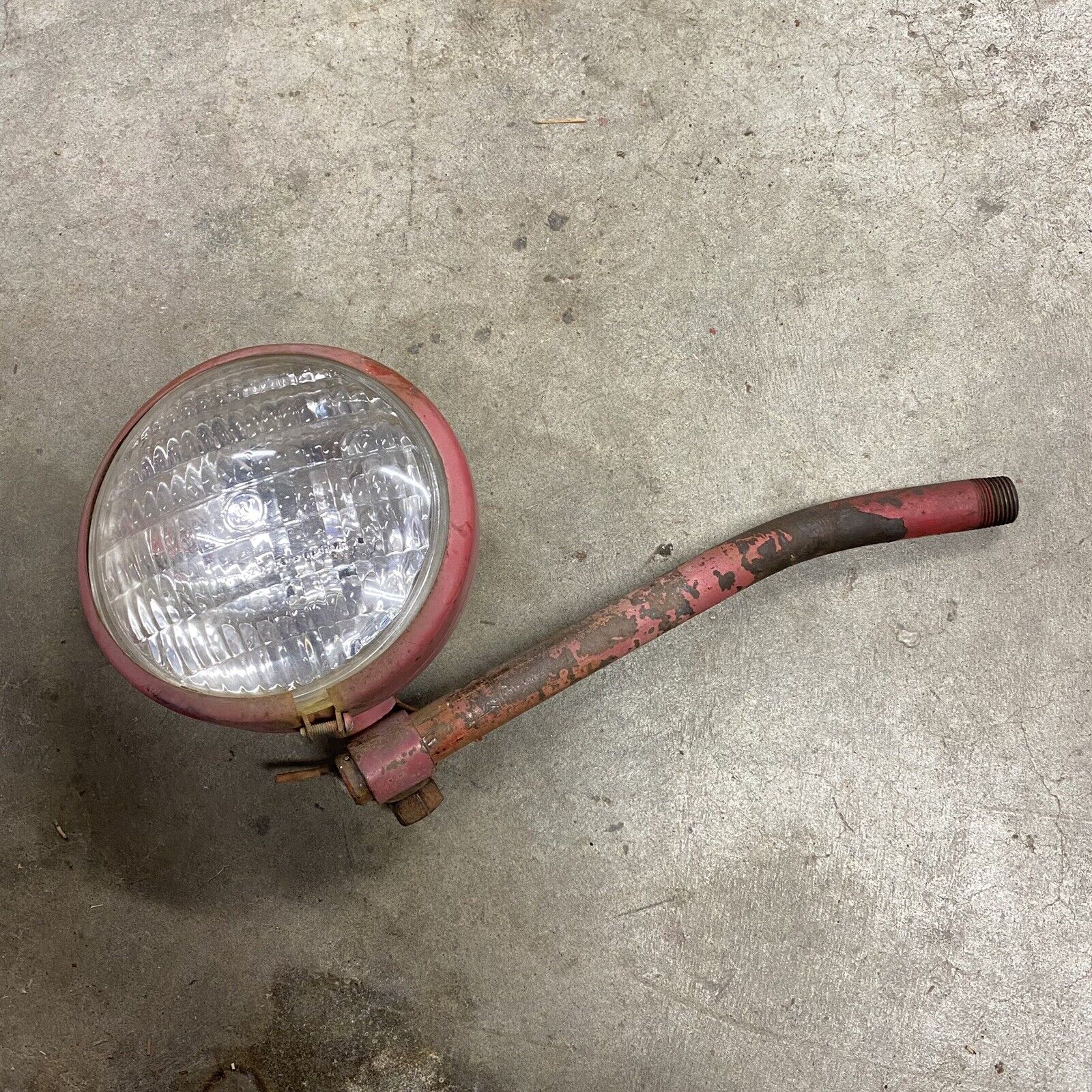 VINTAGE  FARMALL  560 ROW CROP TRACTOR  LIGHT AND BRACKET