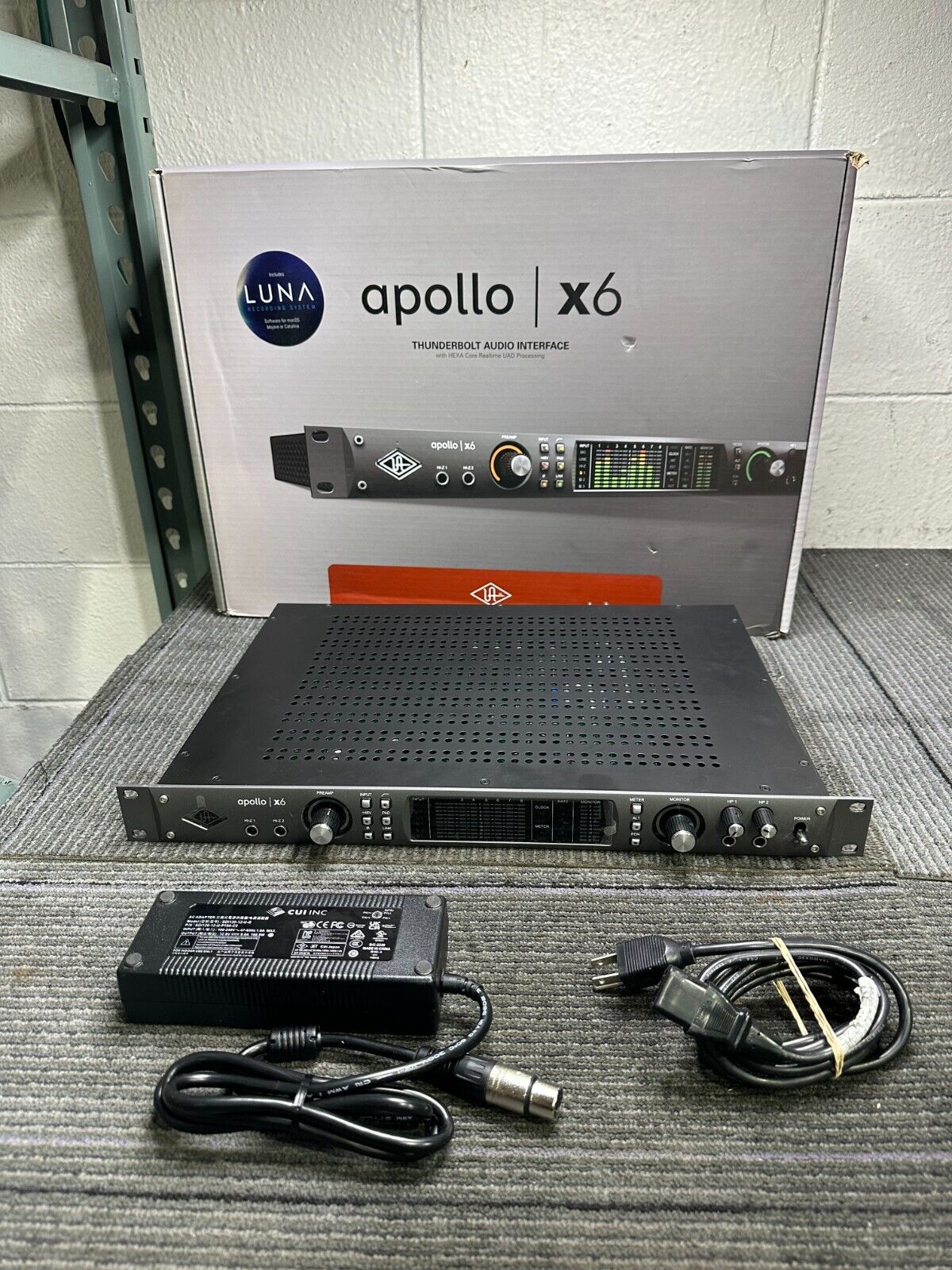 Universal Audio Apollo x6 Heritage Edition 16 x 22 Thunderbolt 3 Audio Interface