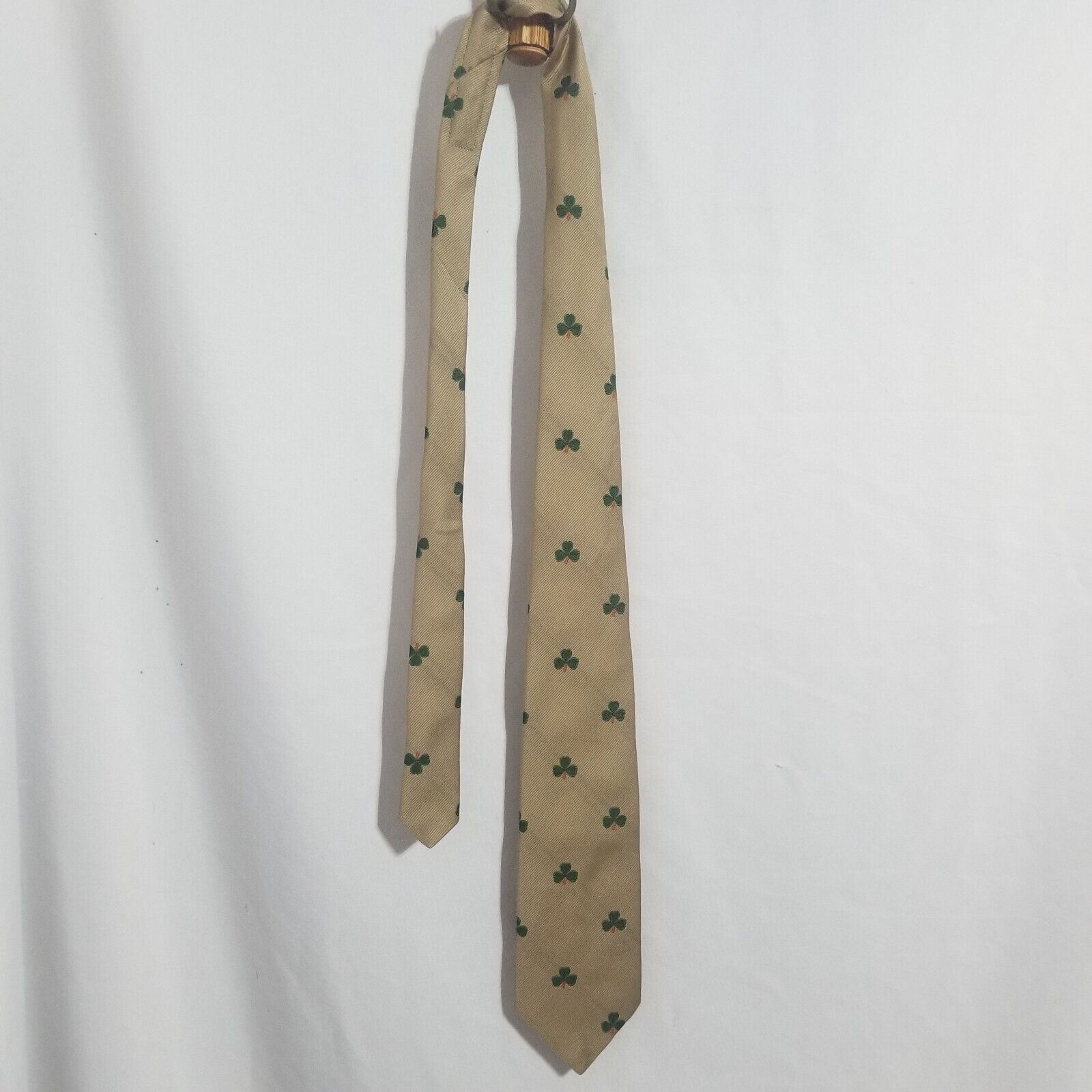Vintage Shamrock St Patrick\'s Tie Briar Made By Pride Of England Beige RN19787