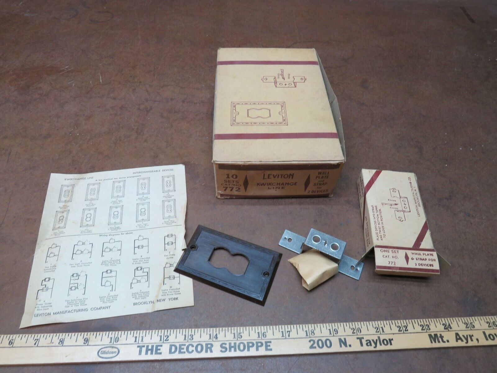 10 NOS Antique Electrical Double Outlet Wall plate Strap LEVITON 772 Kwikchange