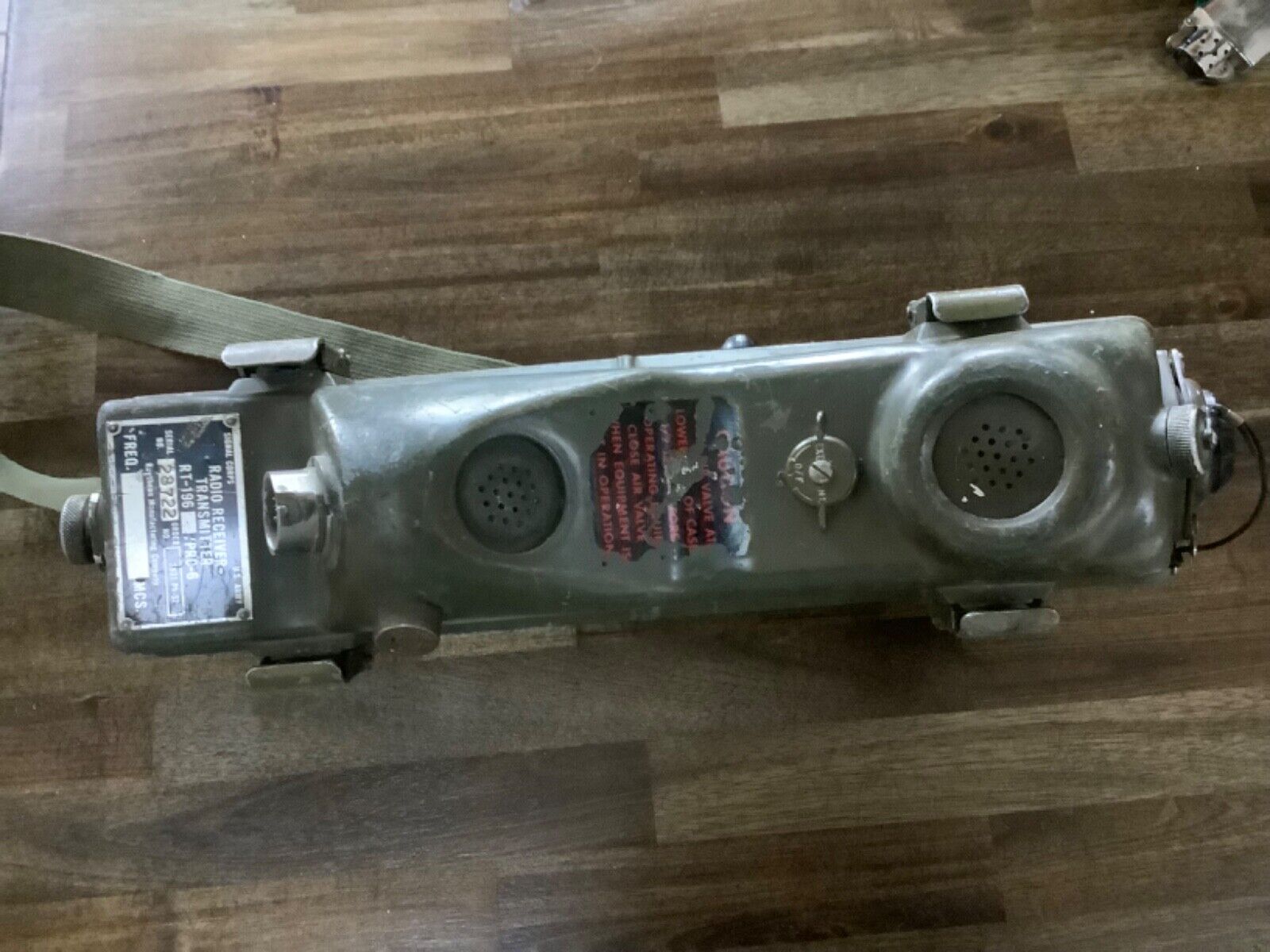Vintage U.S. Army RADIO RECEIVER TRANSMITTER RT-196/PRC-6, Vietnam Era.
