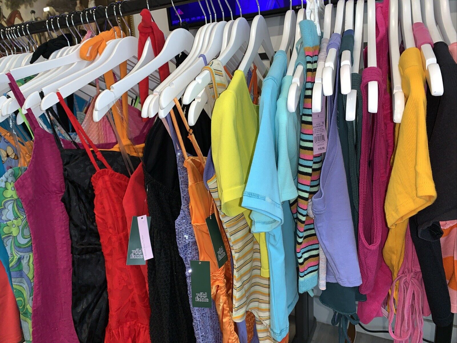 MEDIUM NEW Women’s Spring Clothing Reseller Wholesale Bundle Box Retail $200