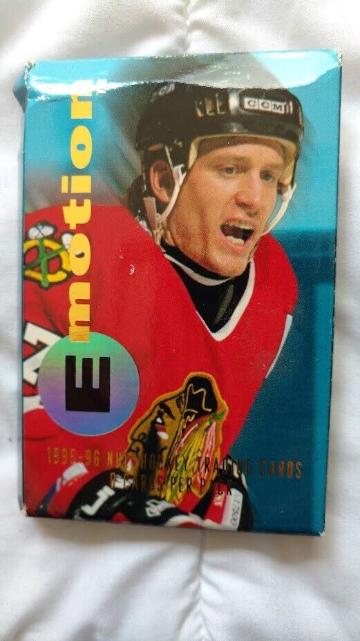 1995-1996 FLEER SKYBOX EMOTION NHL HOCKEY 8 CARD PACK -- FACTORY SEALED
