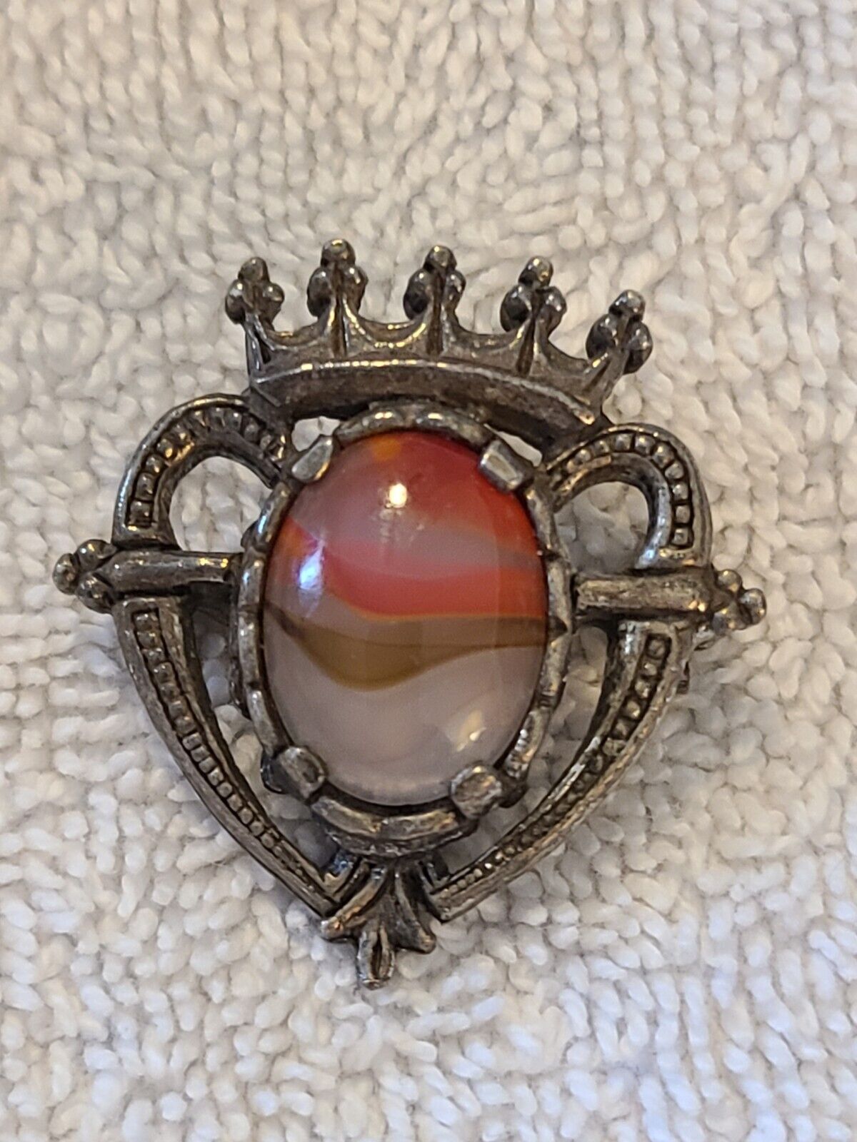 VINTAGE SILVER TONE MIRACLE CELTIC DESIGN AGATE GLASS BROOCH PIN
