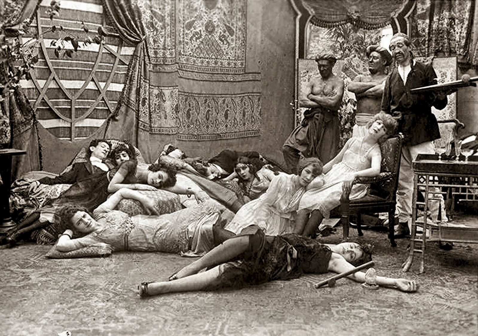 1918 FRENCH OPIUM PARTY  5X7 Photo (224-C )