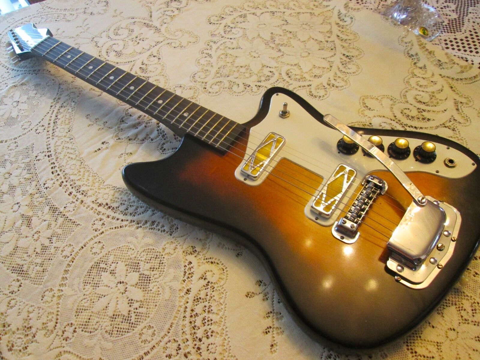 Silvertone Harmony Bobkat 1960\'s Gold PEARL Goldburst Guitar