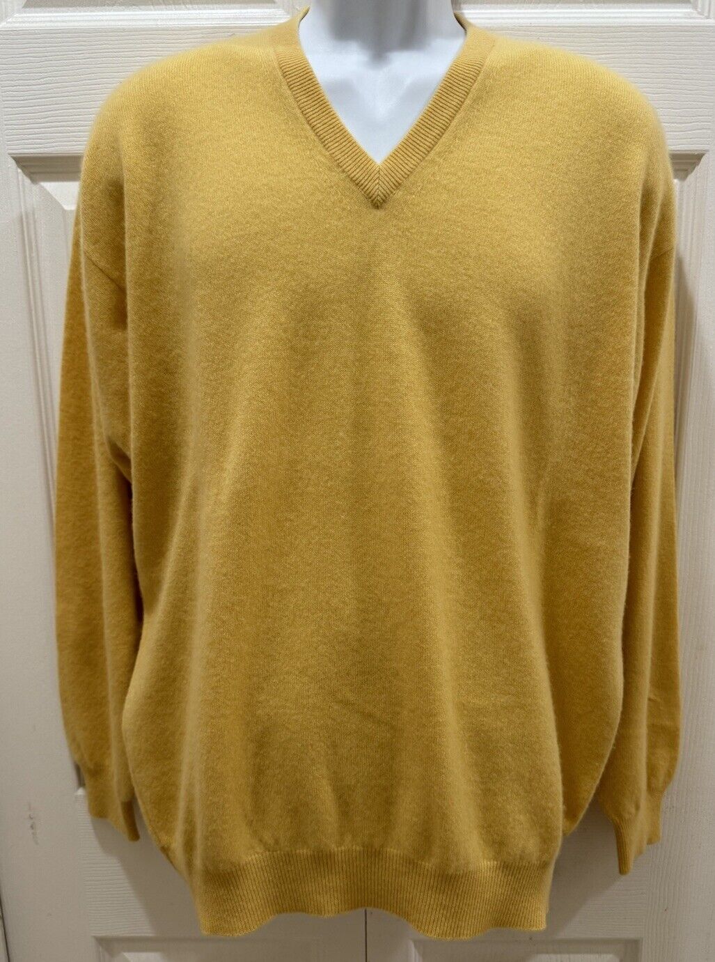 Italian Cashmere V Neck Sweater Size XL Soft Yellow Gran Sasso Italy Vintage