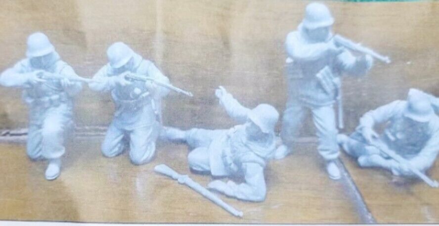 1/35 resin figures model Five German soldiers in WW II unassembled unpainted