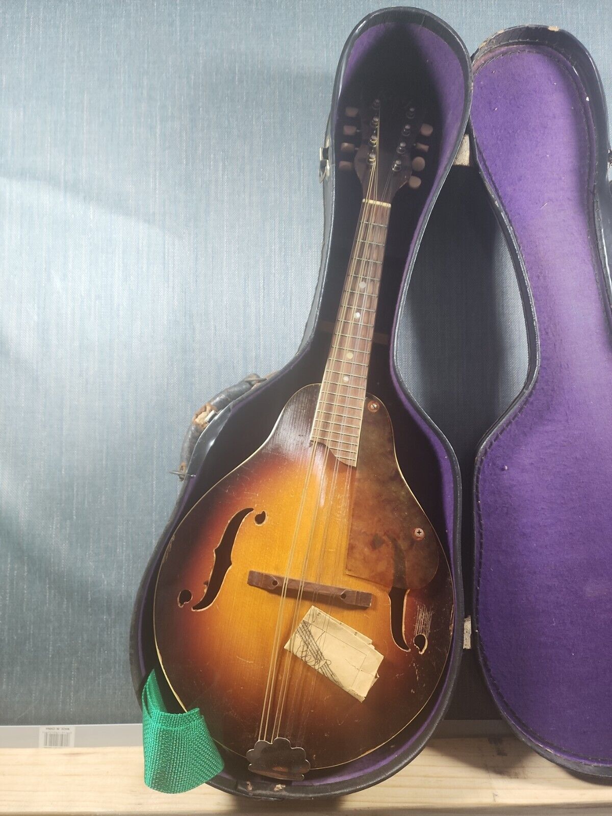 ANTIQUE 1950\'S KAY Mandolin VERY OLD box is damaged selling as is 