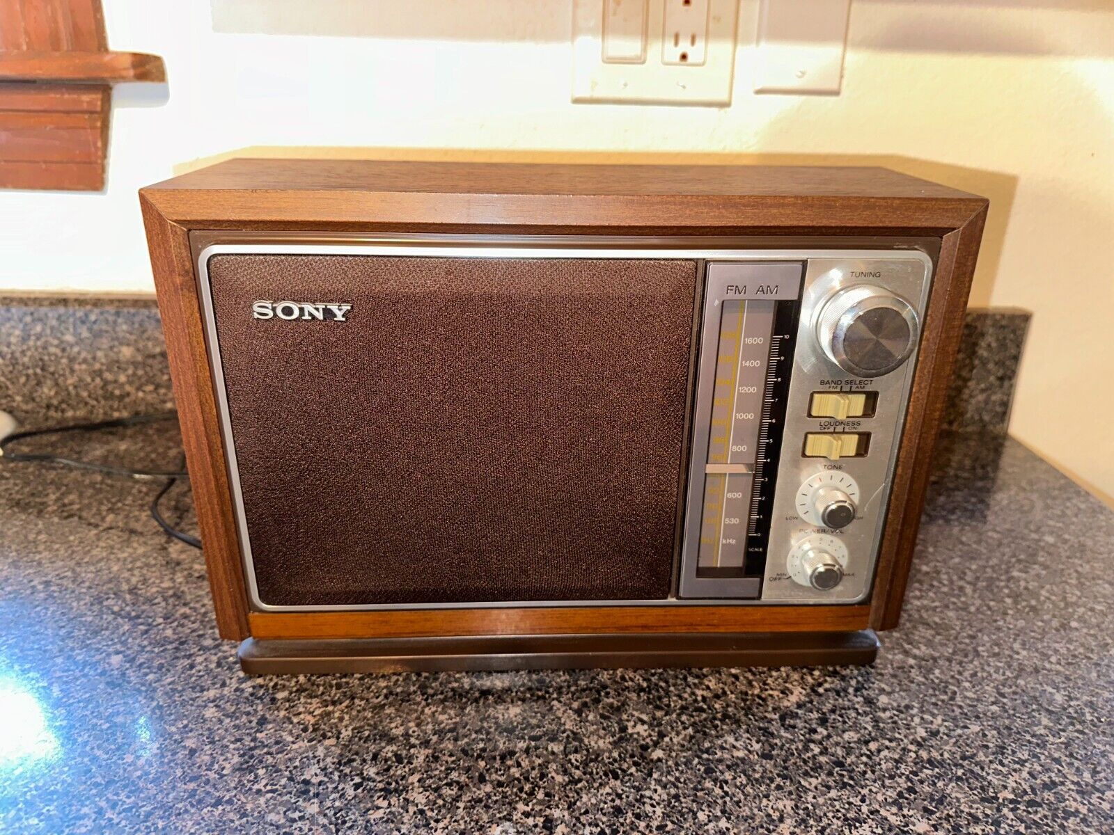 Vintage 80\'s SONY ICF-9740W Radio AM / FM Table Top Mid Century Simulated Wood