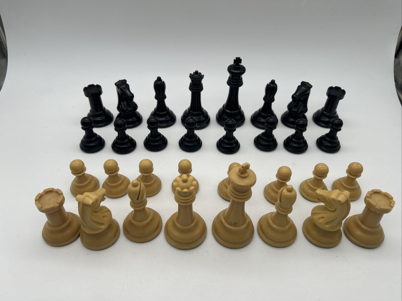 DRUEKE No. 36 Simulated Weighted Wood Chess Set 3 3/4\
